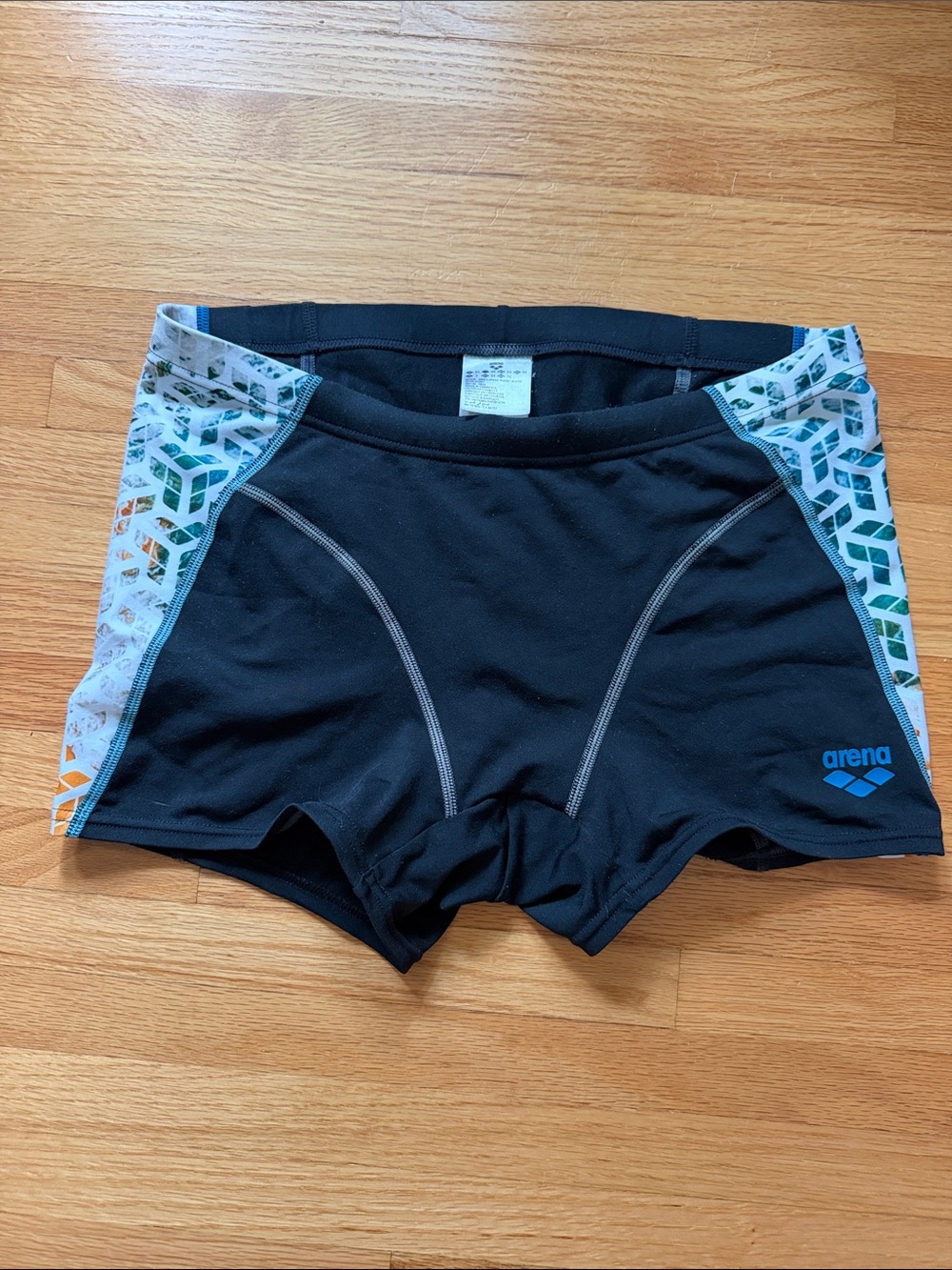 Arena Men’s Black fitted Swim Trunks-sz34